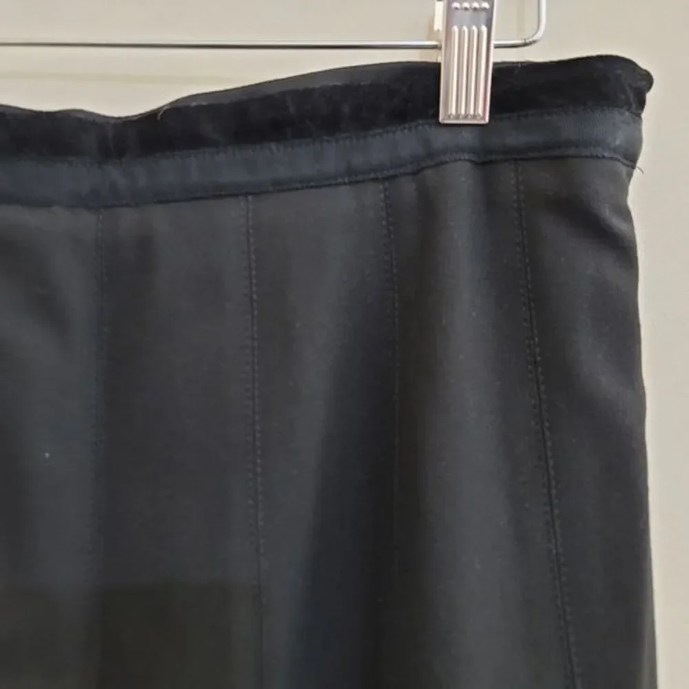 LIZ CLAIBORNE size 6 Flare Knee Length Black Skirt Velvet‎ Trim Zip Lined